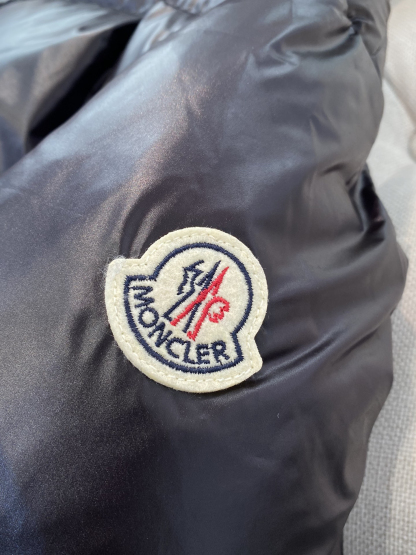 モンクレール「Moncler」フード付きハイネック ダウンジャケット
