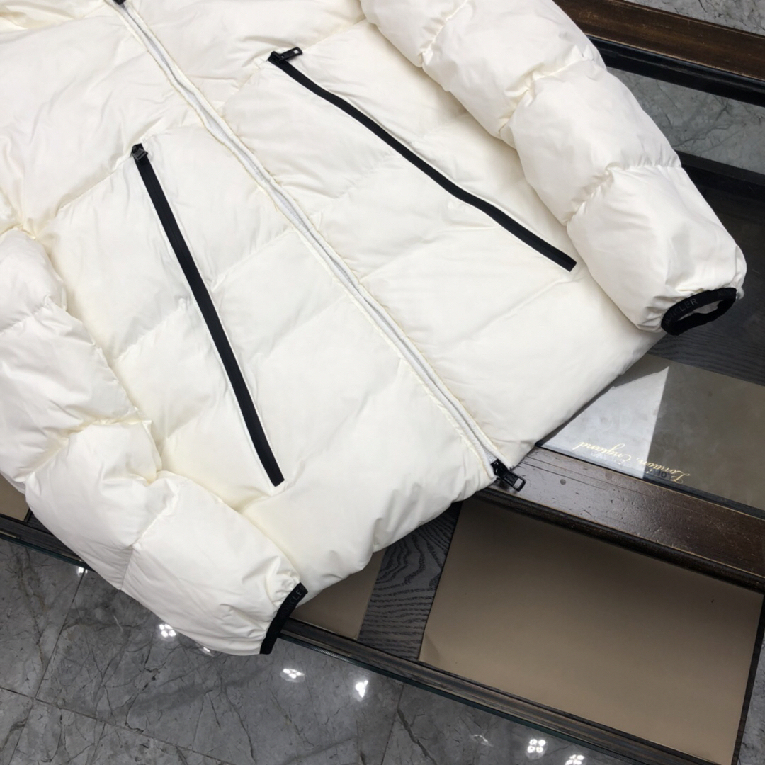 モンクレール「Moncler」ロゴ レター ダウンジャケット