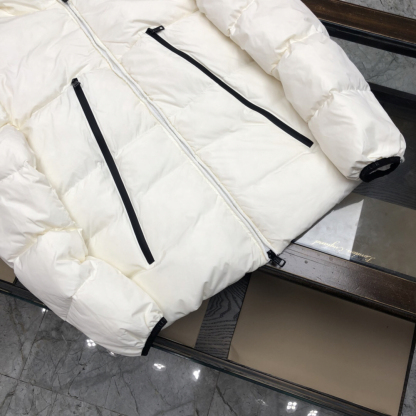モンクレール「Moncler」ロゴ レター ダウンジャケット