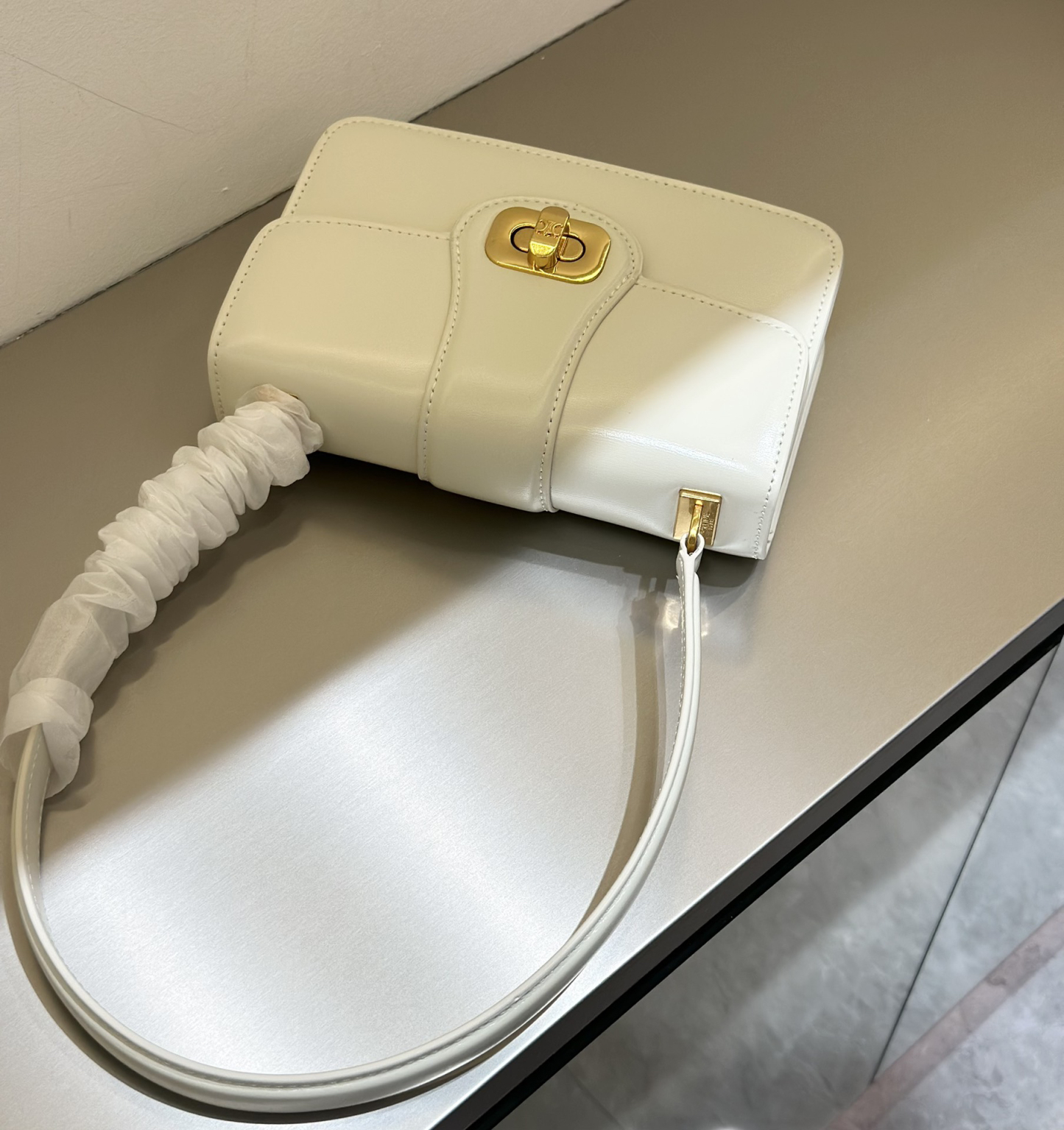 セリーヌ「Celine」TEEN LUNE BLANCHE レザー ショルダーバッグ