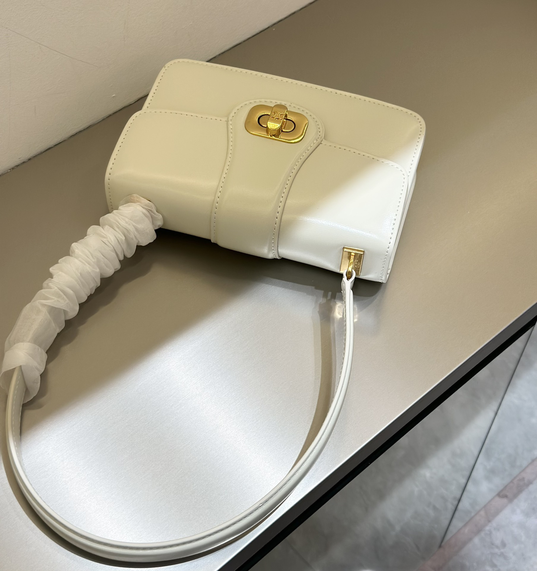 セリーヌ「Celine」TEEN LUNE BLANCHE レザー ショルダーバッグ