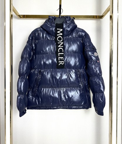 モンクレール「Moncler」プルオーバー ダウンジャケット