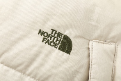 ザ・ノースフェイス「The North Face」軽量ツイルマウンテンダウンジャケット