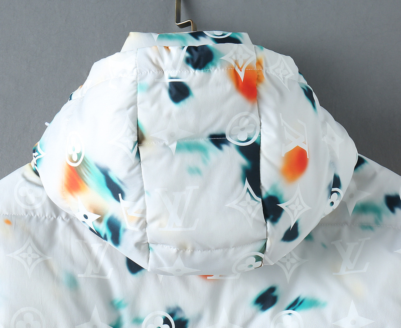 ルイ・ヴィトン「Louis Vuitton」モノグラム ダウン ジャケット