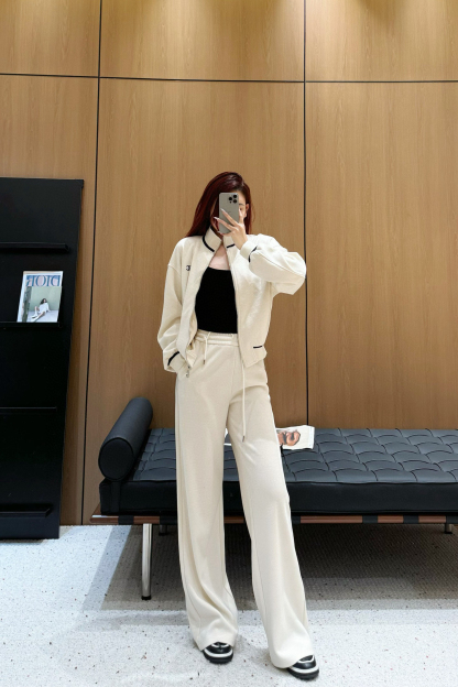 シャネル「Chanel」スタンドカラー ジップアップ パーカ & ドローストリング パンツ セット