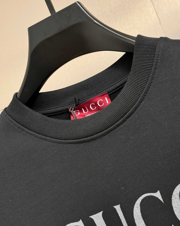 グッチ「Gucci」ロゴ プリント ラウンドネック スウェットシャツ
