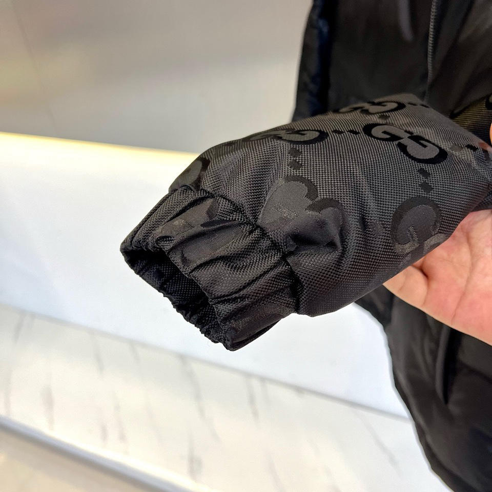 グッチ「Gucci」ロゴ コンビネーション ダウンジャケット