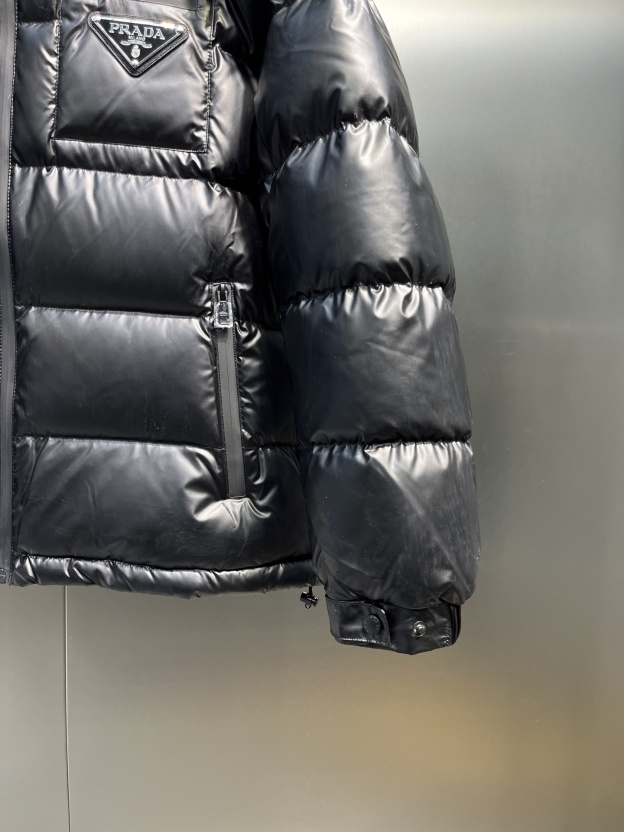 プラダ「Prada」カラーブロック ダウンジャケット