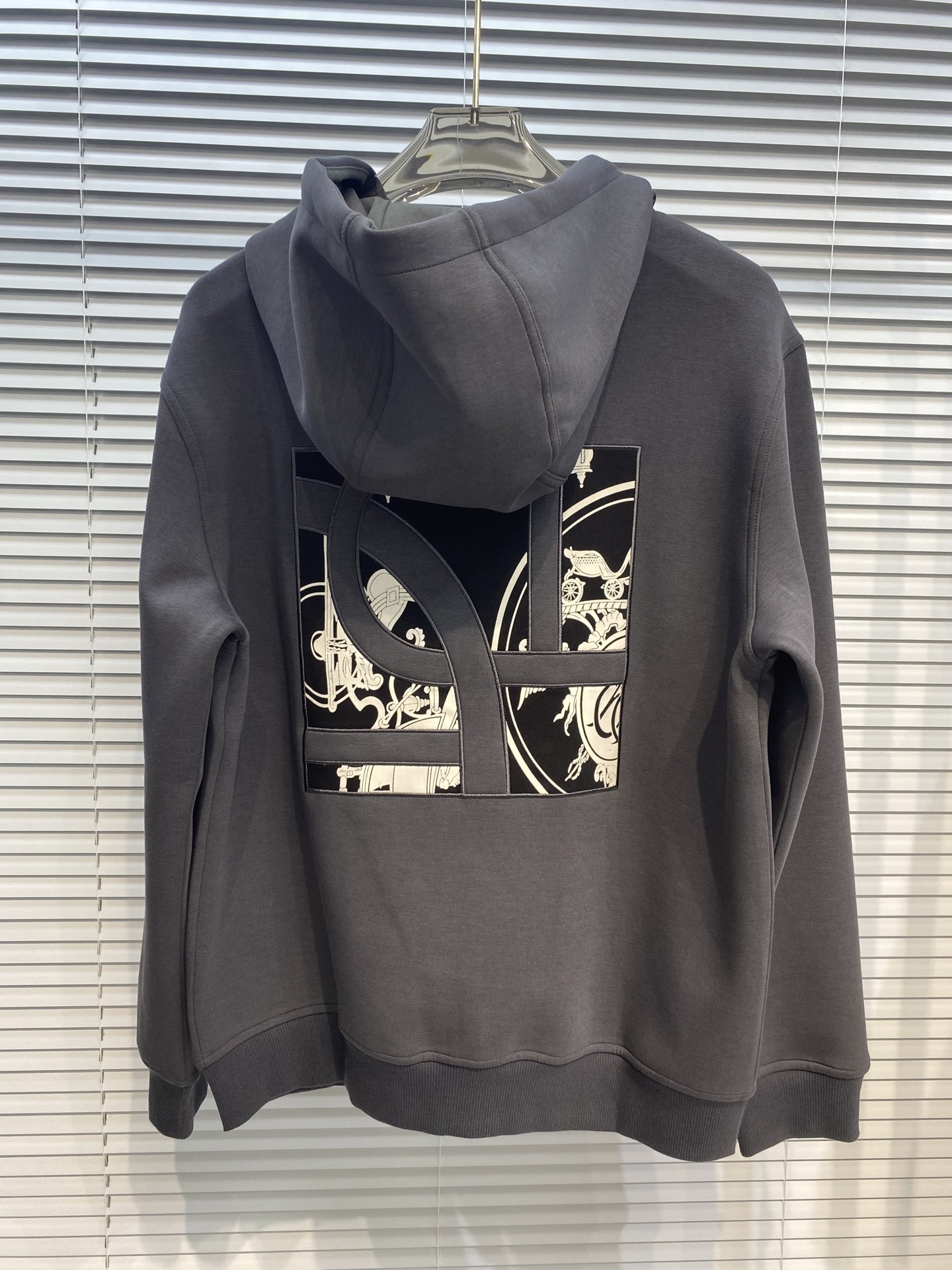 エルメス「Hermès」アプリケ スラウチショルダー パーカー