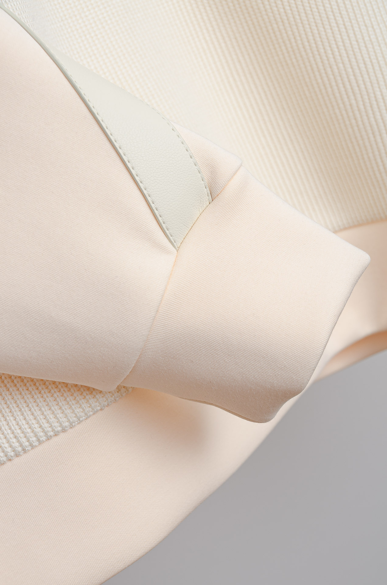 エルメス「Hermès」2025 秋冬 スタンドカラー ジップ ニット