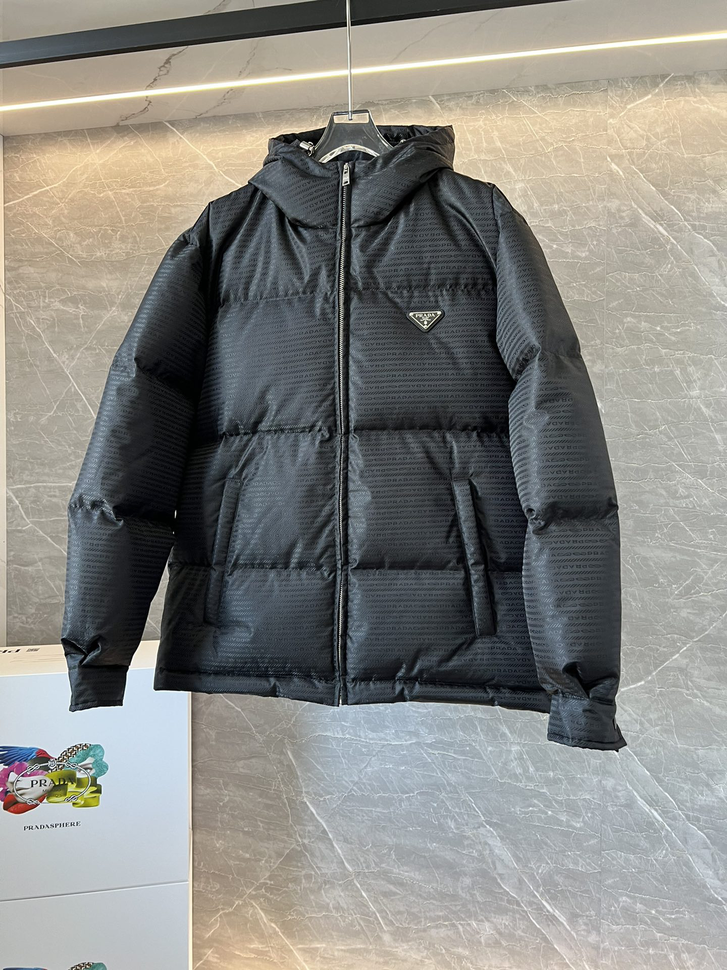 プラダ「Prada」ジャカード フード付き ダウンジャケット