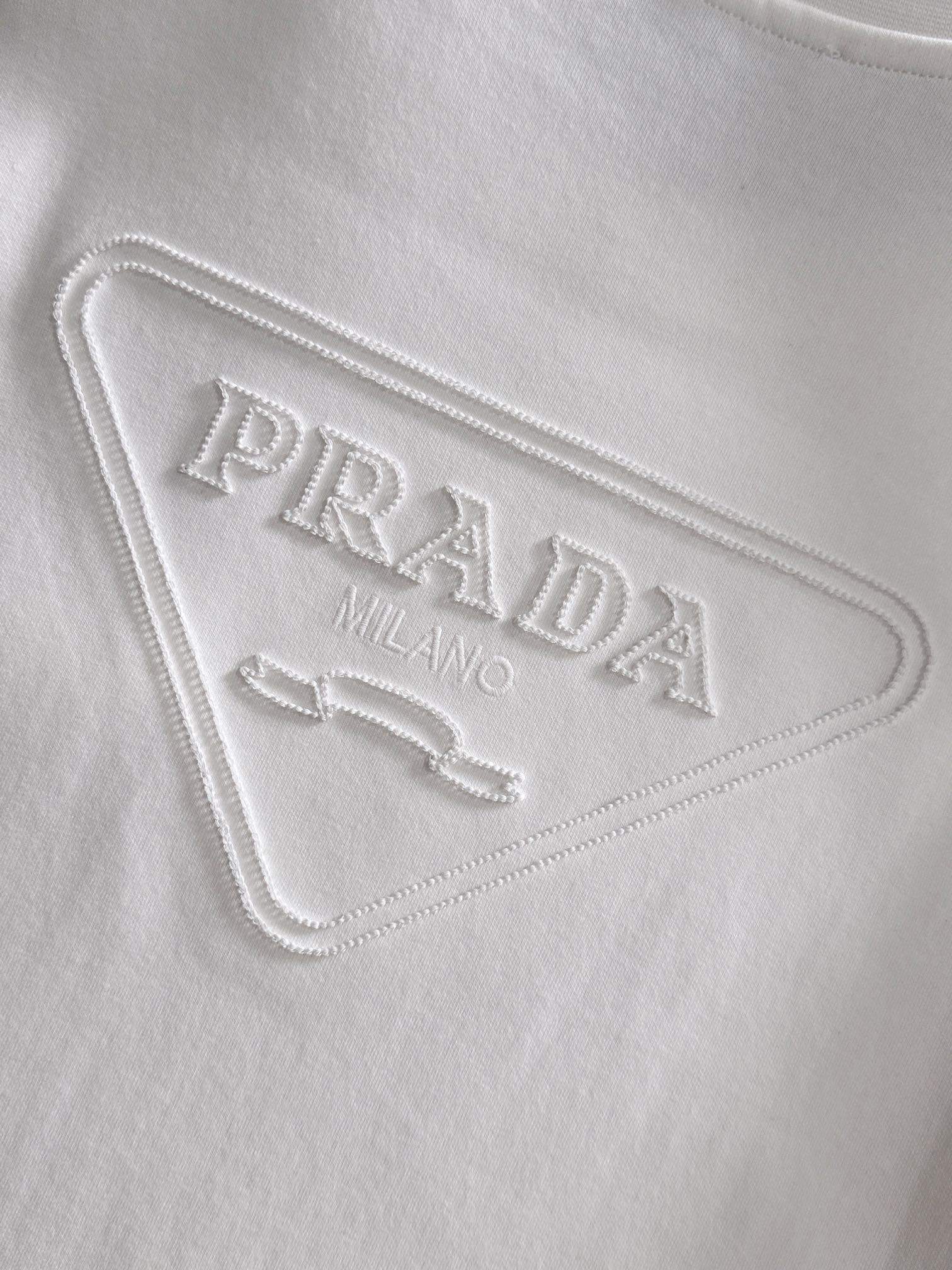 プラダ「Prada」ハイデンシティ モダール スウェットシャツ