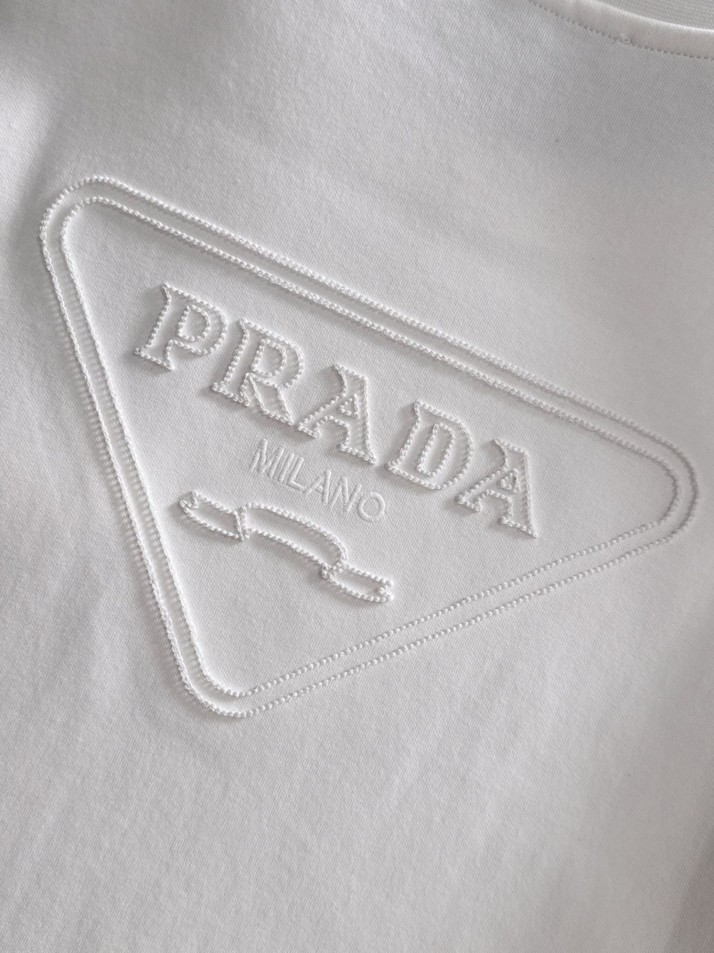 プラダ「Prada」ハイデンシティ モダール スウェットシャツ