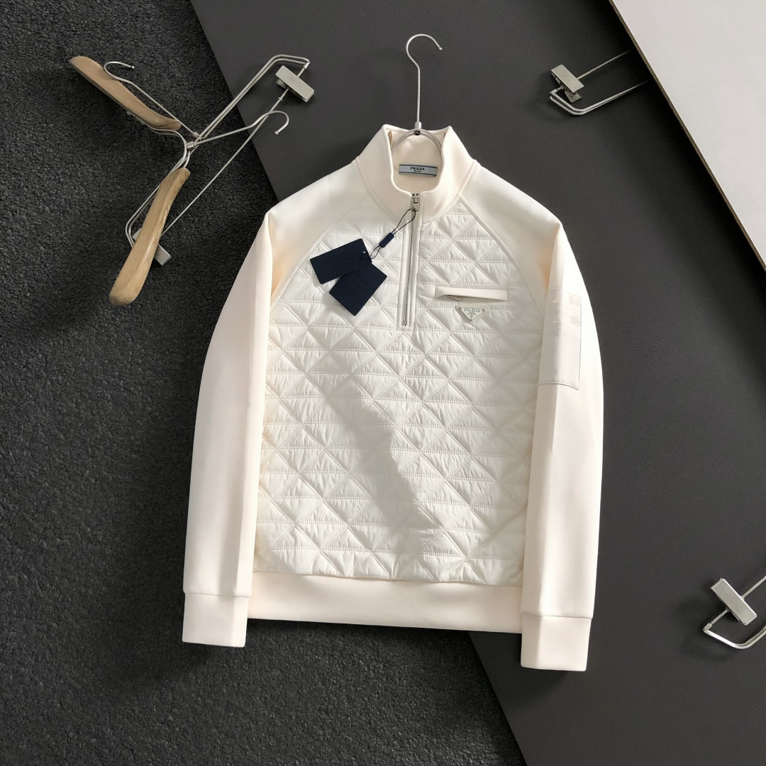 プラダ「Prada」トライアングル ジップポケット スウェットシャツ