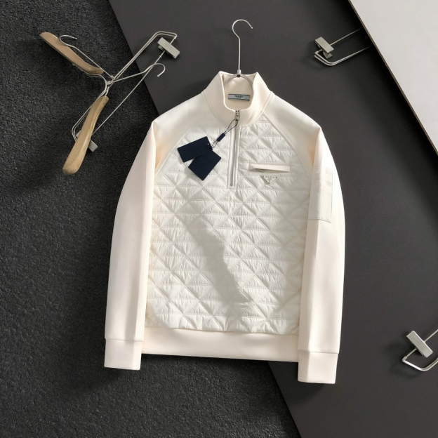 プラダ「Prada」トライアングル ジップポケット スウェットシャツ