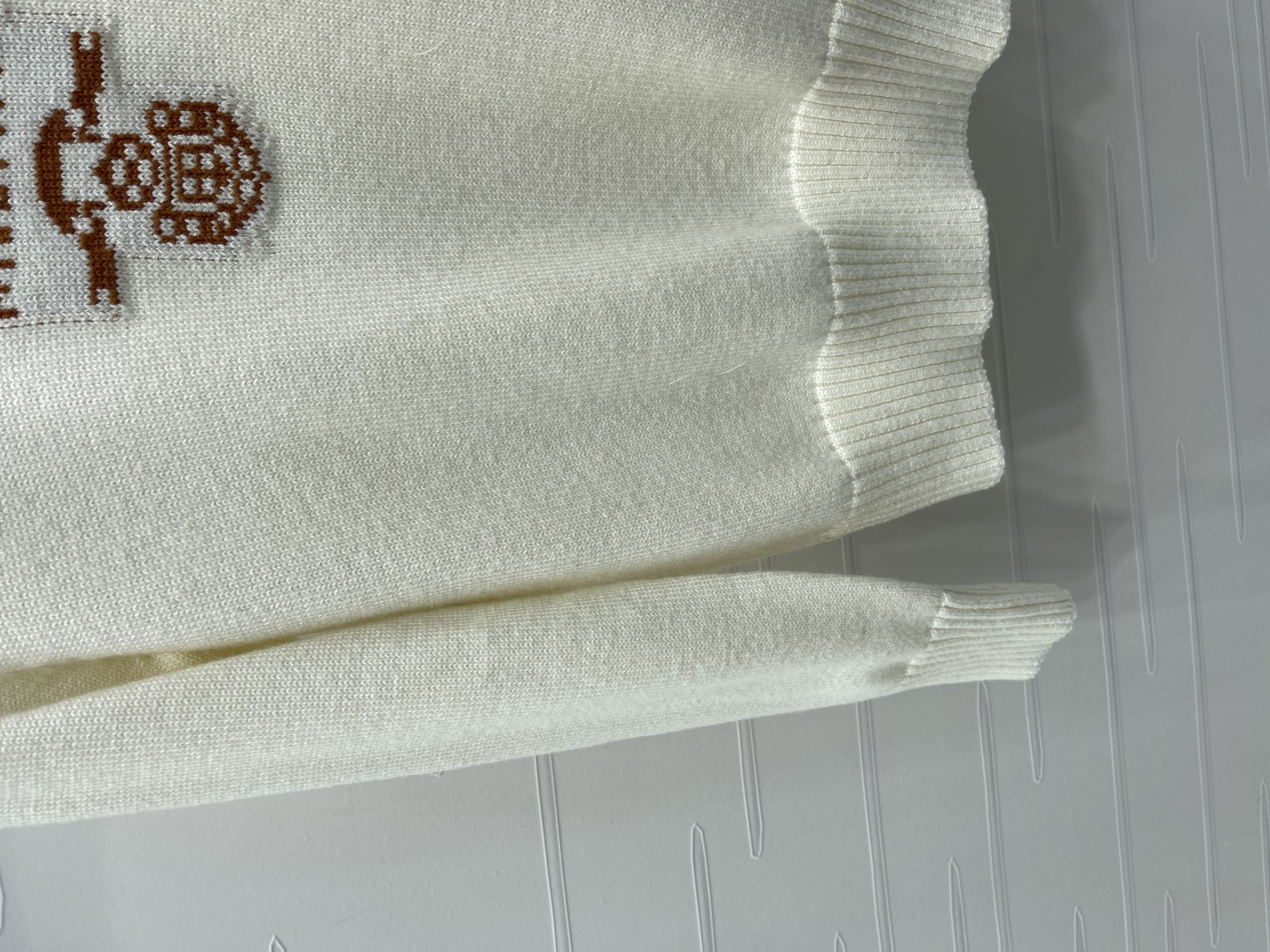 プラダ「Prada」レター ロゴ クルーネック セーター