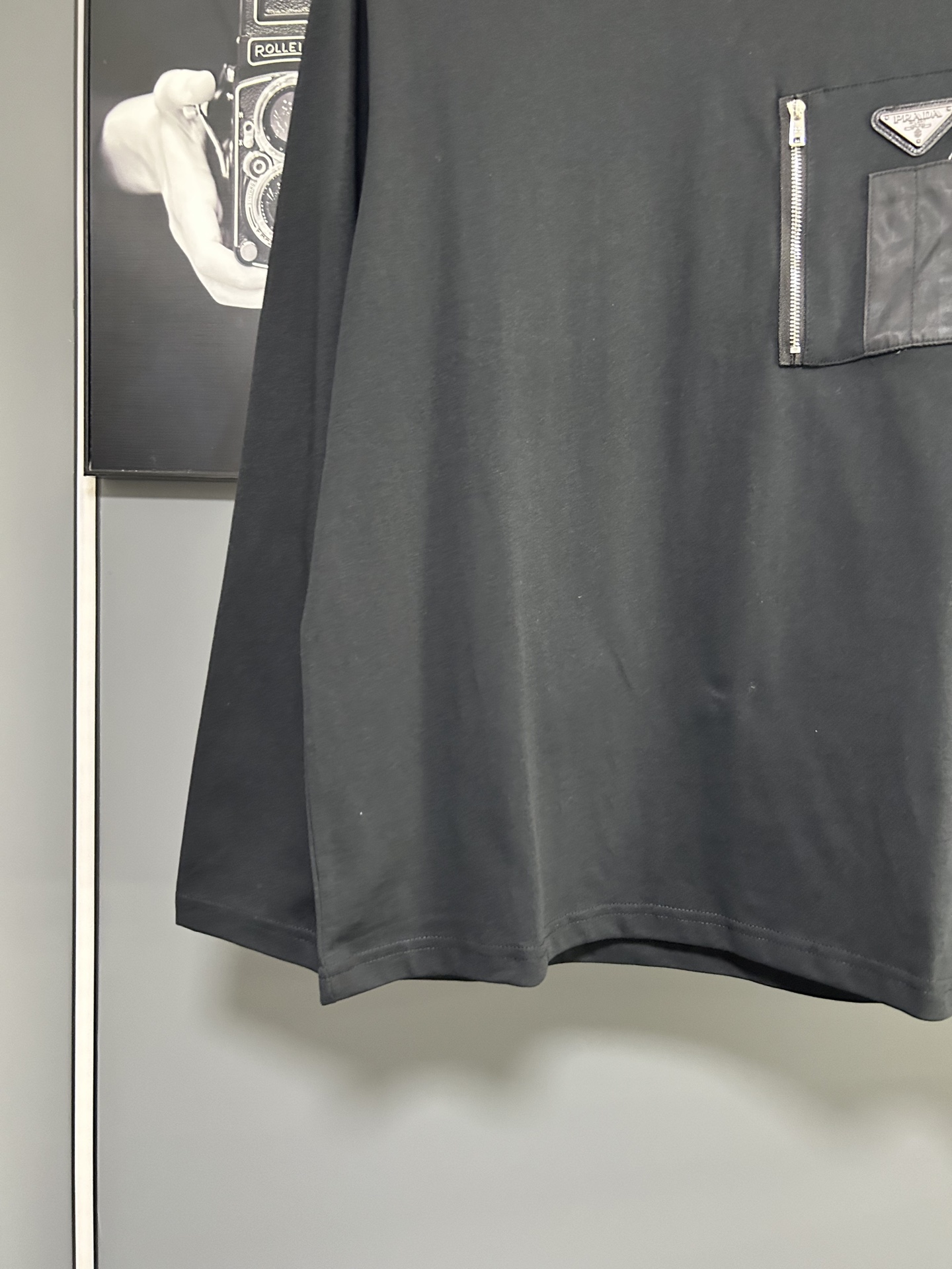 プラダ「Prada」ジップポケット ロングスリーブ Tシャツ