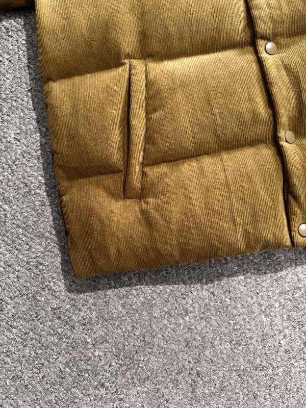 プラダ「Prada」コーデュロイ ダウン ジャケット