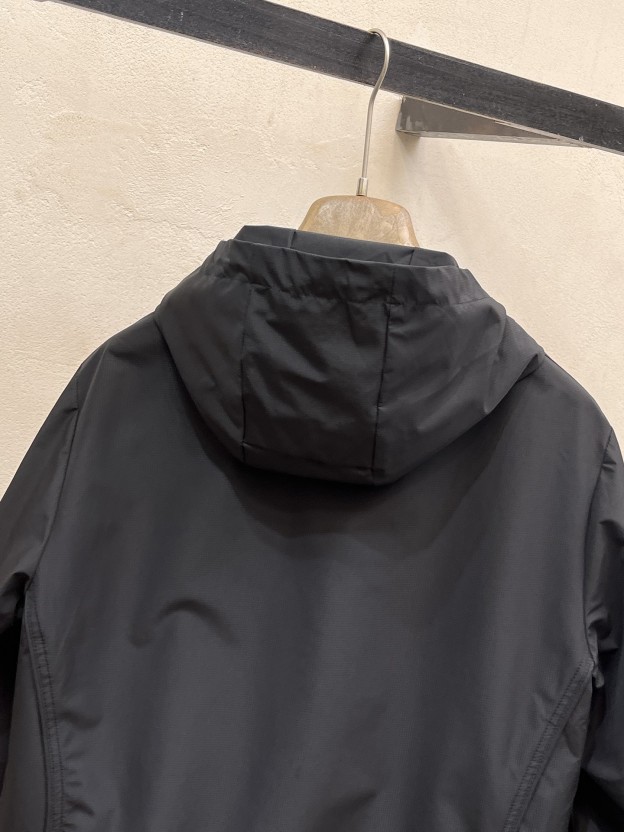 プラダ「Prada」テクニカル ジャケット