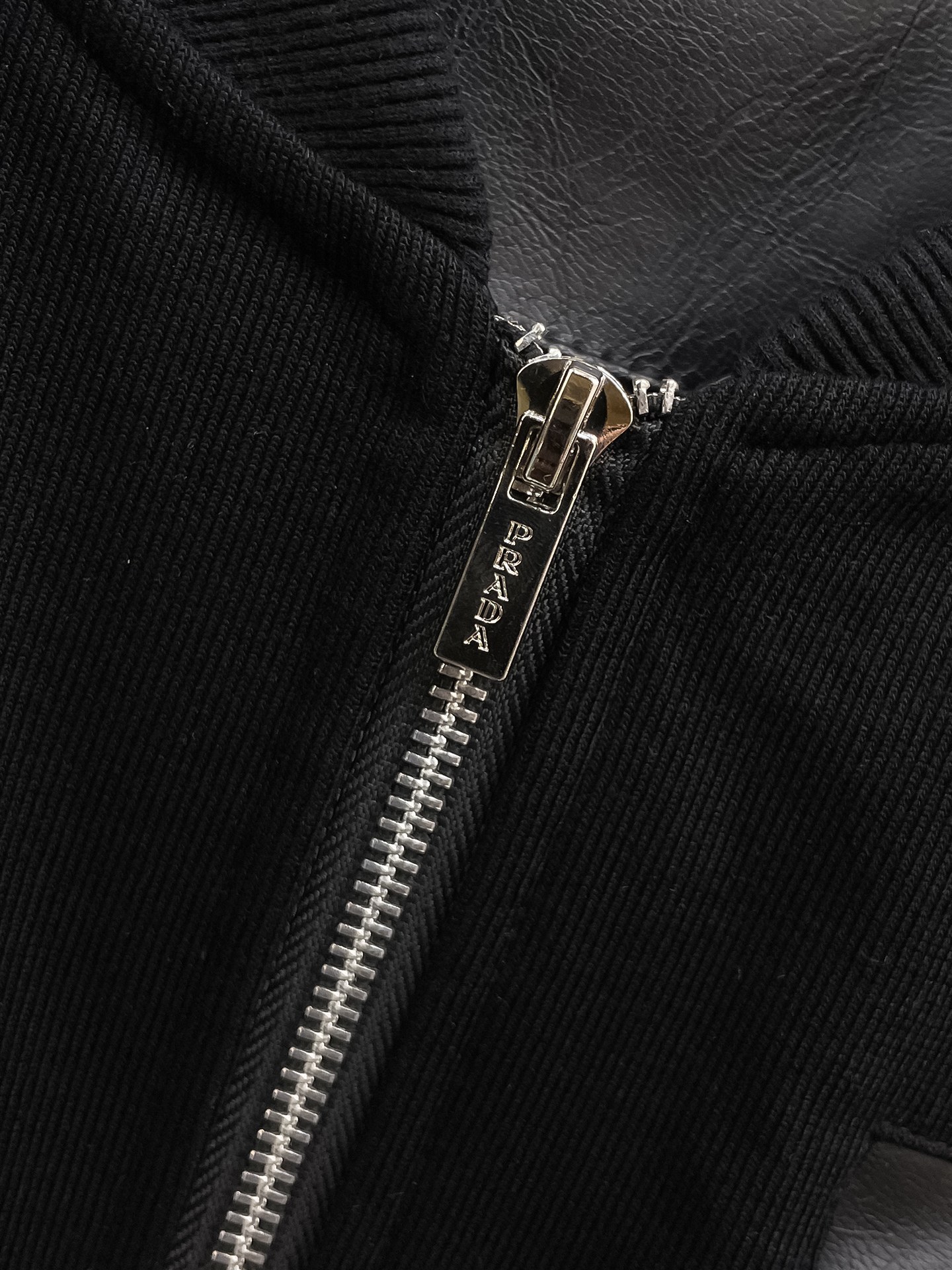 プラダ「Prada」テクニカル ジャケット