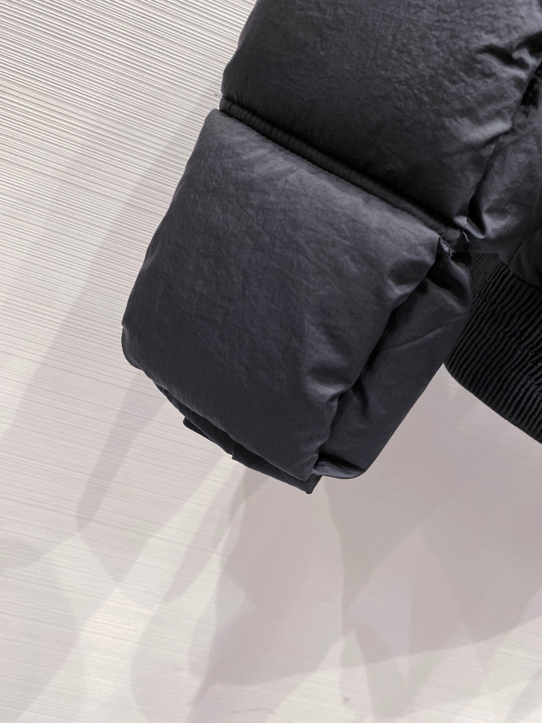 ディオール「Dior」モダン シルエット ダウンジャケット