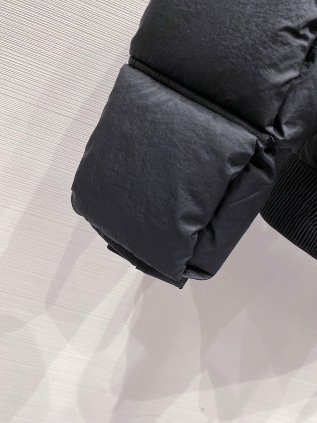 ディオール「Dior」モダン シルエット ダウンジャケット