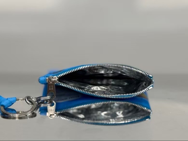 バレンシアガ「Balenciaga」CHIPS スマホポーチ