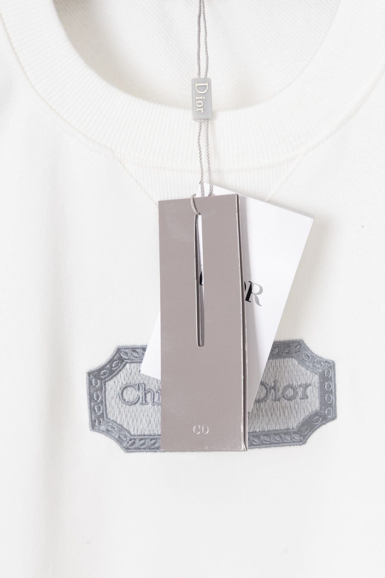 ディオール「Dior」シグネチャー シルバー エンブレム スウェットシャツ