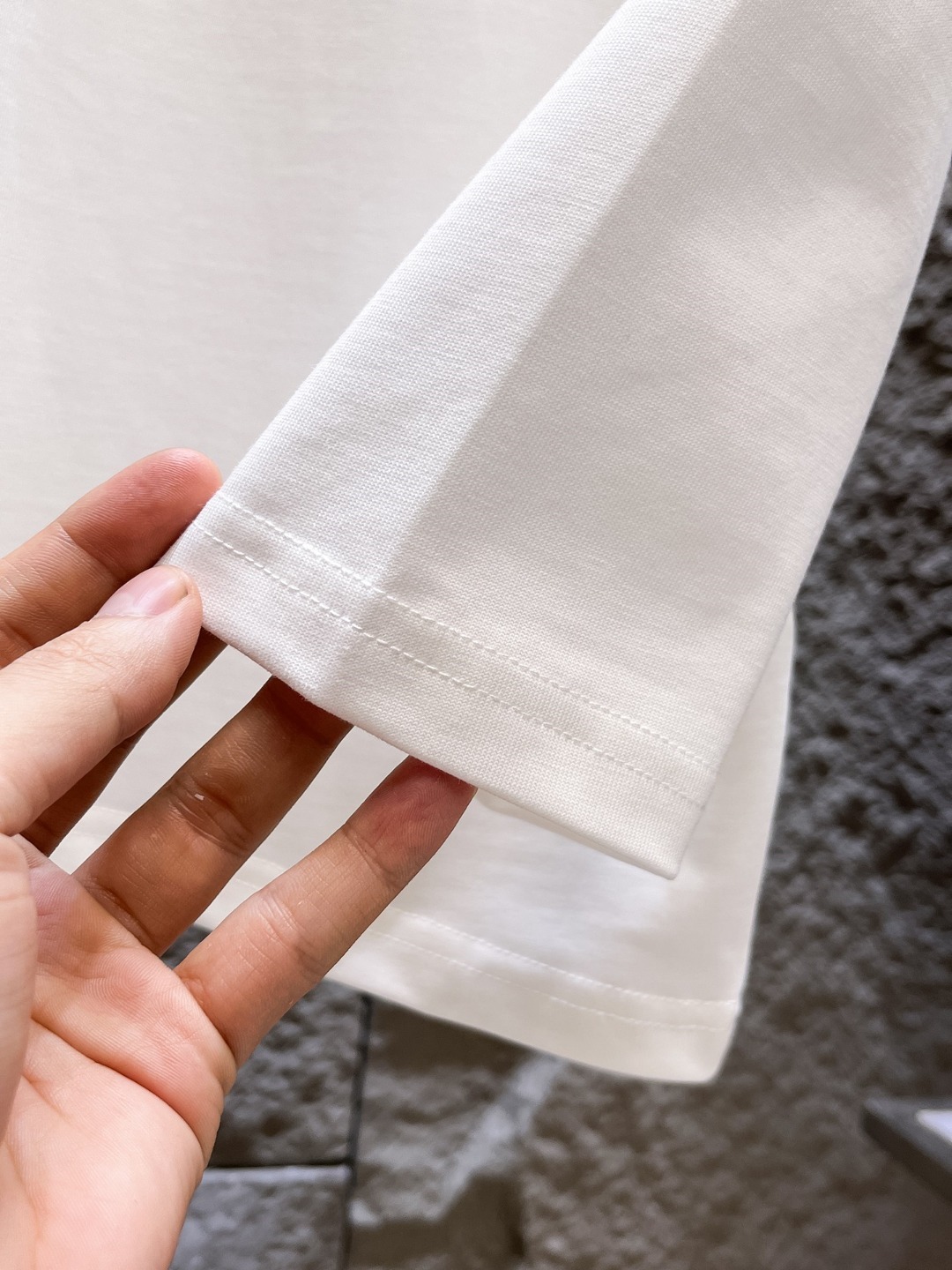 ディオール「Dior」エッセンシャル ロゴ スウェットシャツ