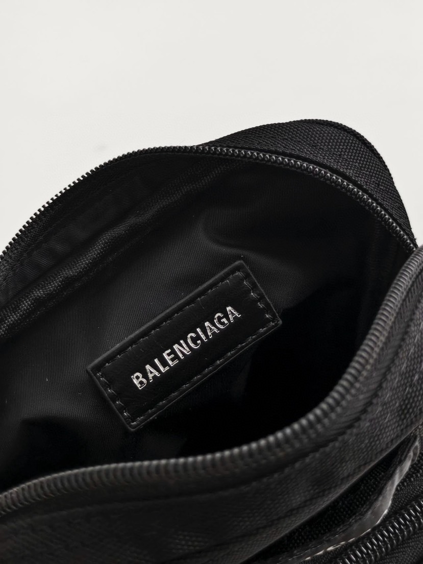 バレンシアガ「Balenciaga」ARMY メンズ メッセンジャーバッグ