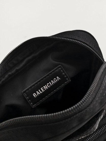 バレンシアガ「Balenciaga」ARMY メンズ メッセンジャーバッグ