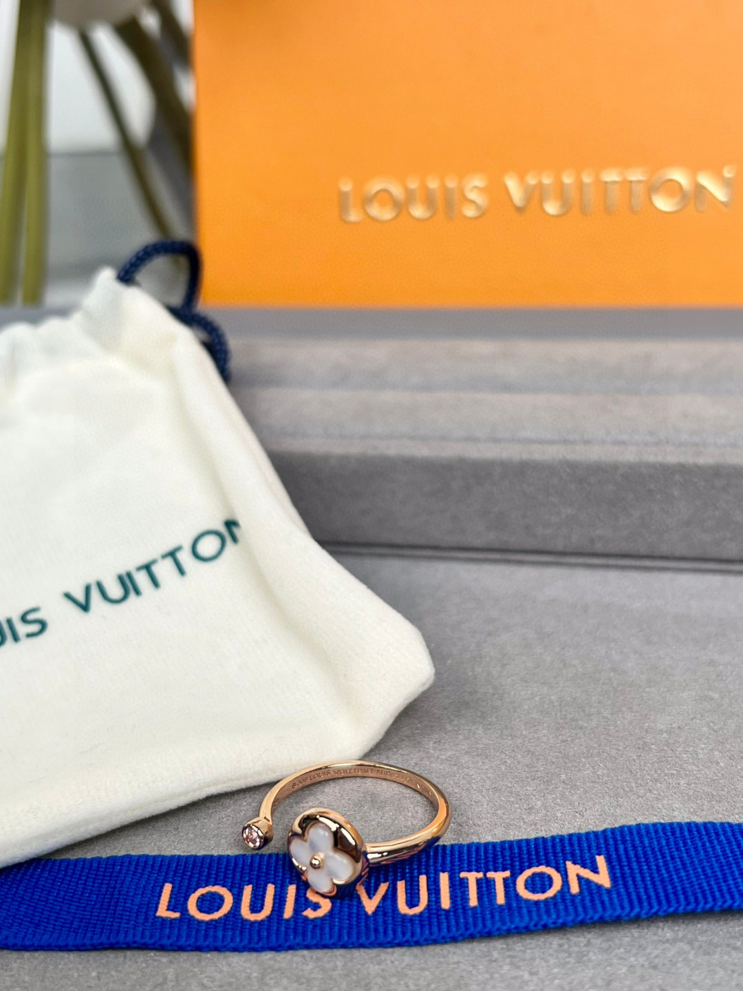 ルイ・ヴィトン「Louis Vuitton」Color Blossom Mini リング