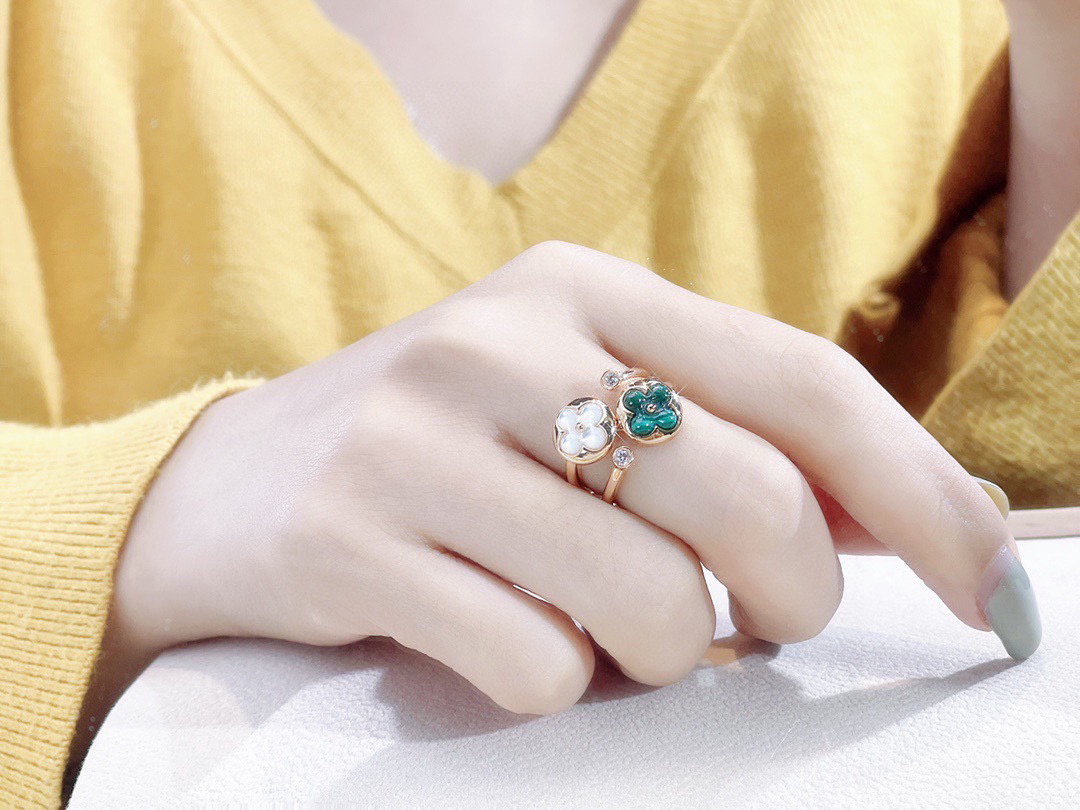 ルイ・ヴィトン「Louis Vuitton」COLOR BLOSSOM MINI STAR リング 