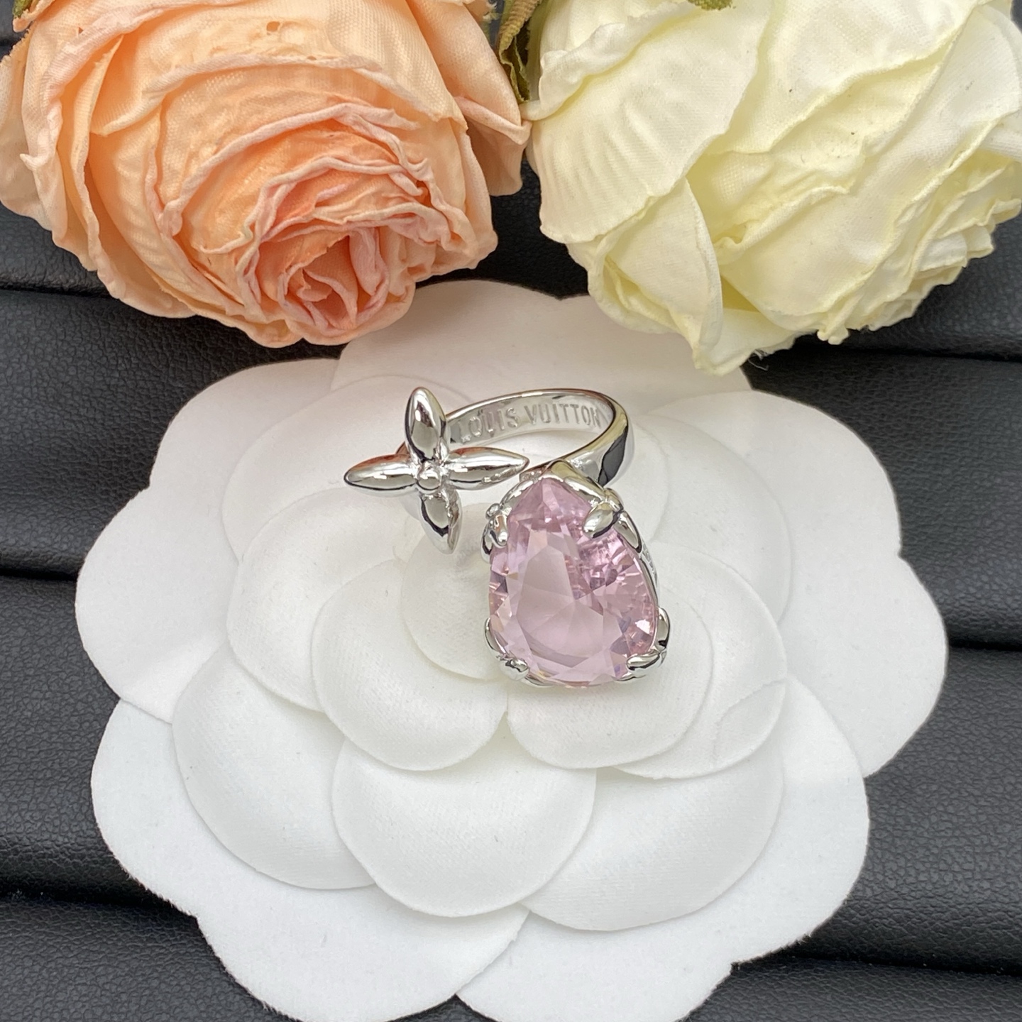 ルイ・ヴィトン「Louis Vuitton」Diamonds Pavé Solitaire リング