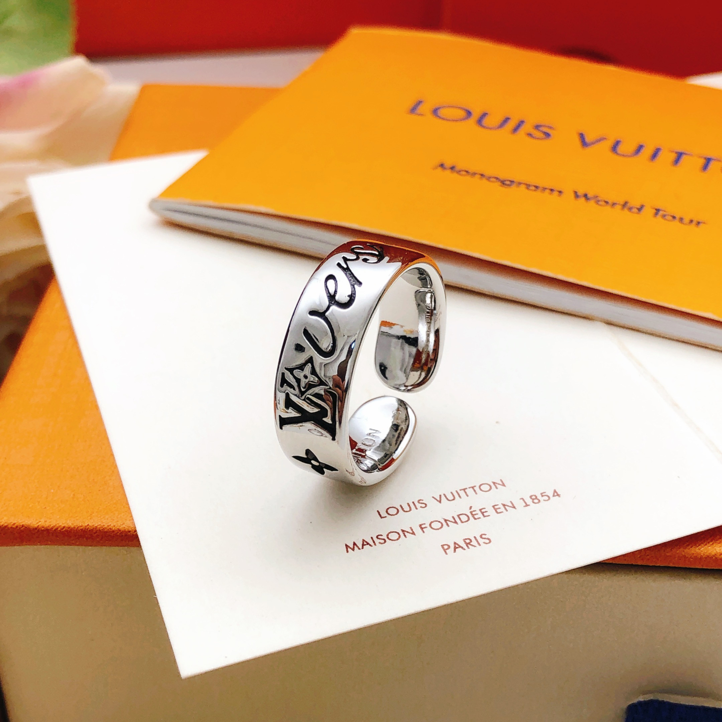 ルイ・ヴィトン「Louis Vuitton」Loop リング