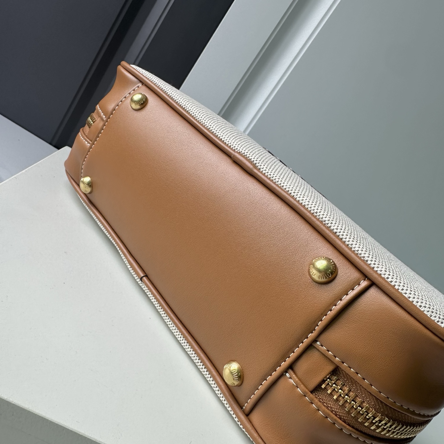 ミュウミュウ「Miu Miu」ポーリング シリーズ カンバス トートバッグ