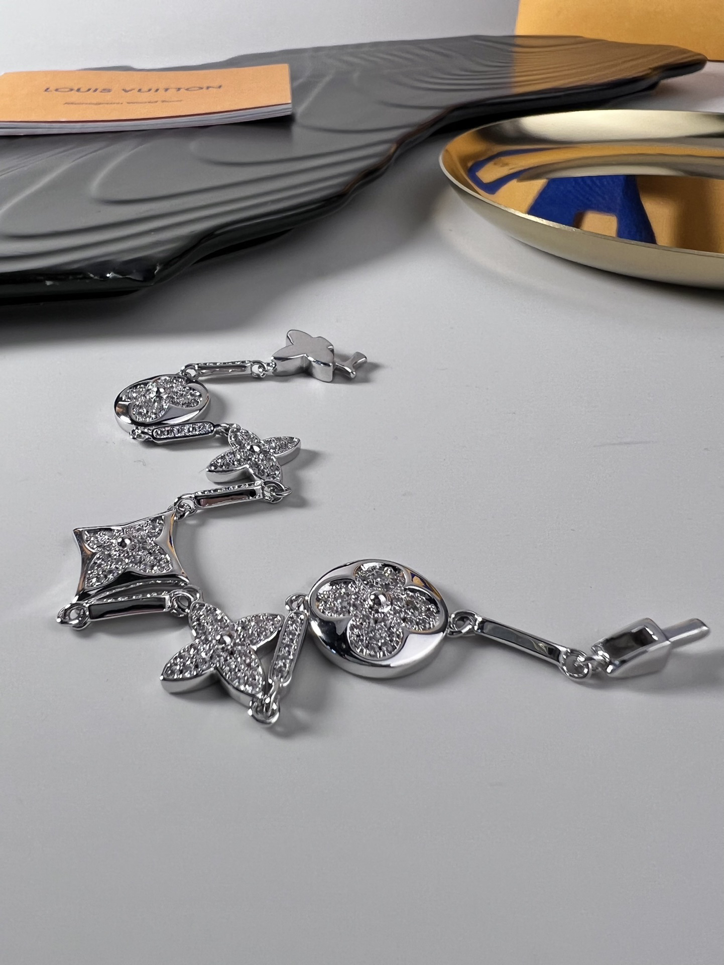 ルイ・ヴィトン「Louis Vuitton」Le Damier de Louis Vuitton ブレスレット