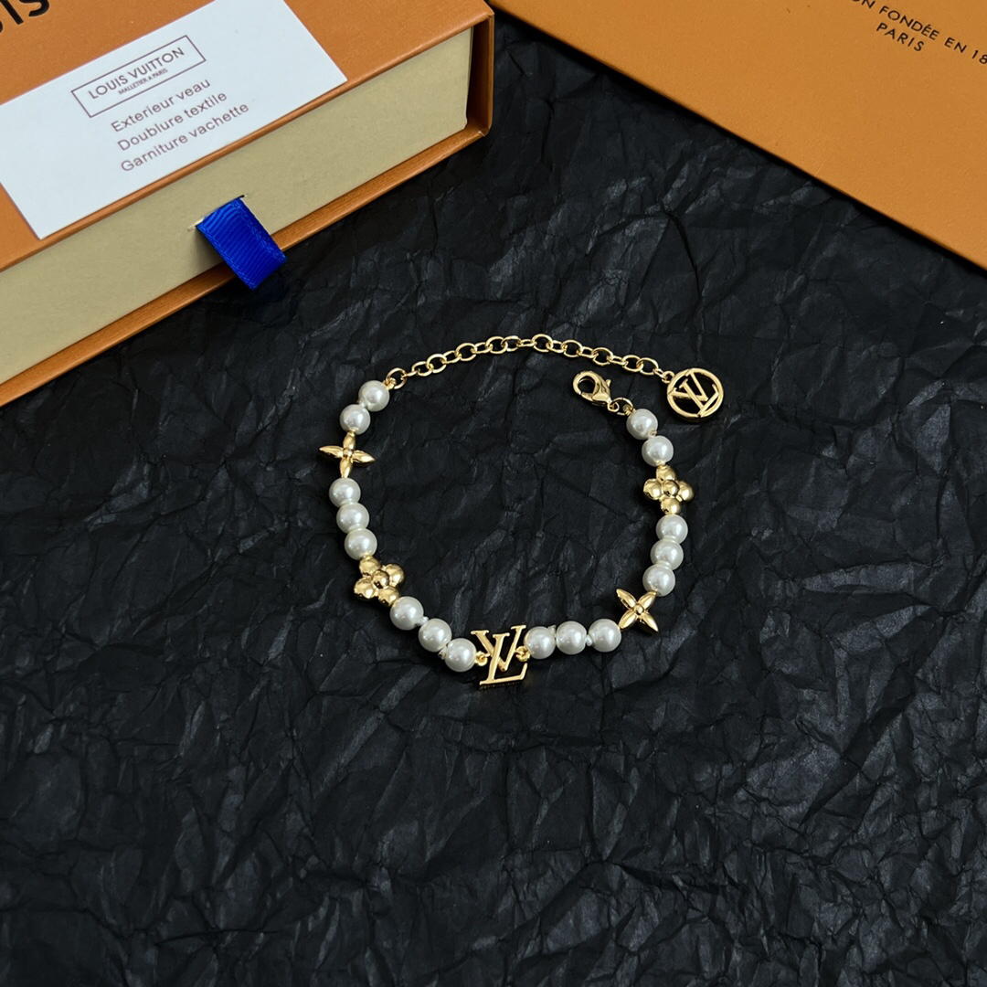 ルイ・ヴィトン「Louis Vuitton」Essential V Perle ブレスレット