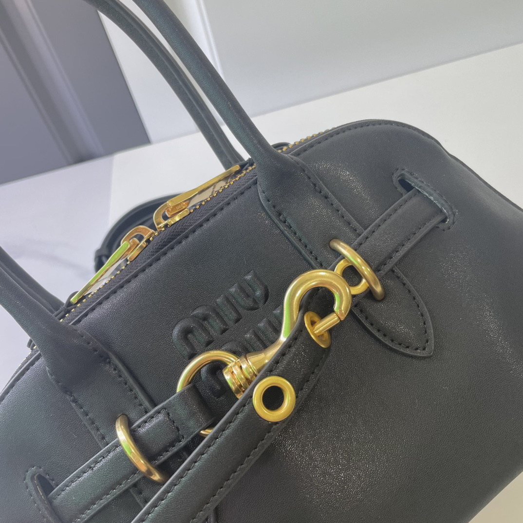 ミュウミュウ「Miu Miu」Matelassé Bowling Tote Bag