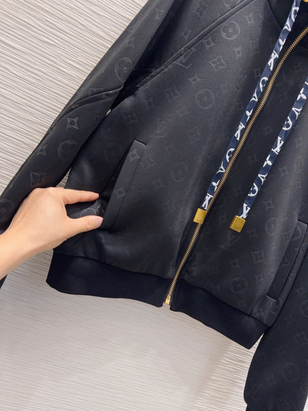 ルイ・ヴィトン「Louis Vuitton」Monogram フード付きスウェットシャツ & ジョガーパンツ セット