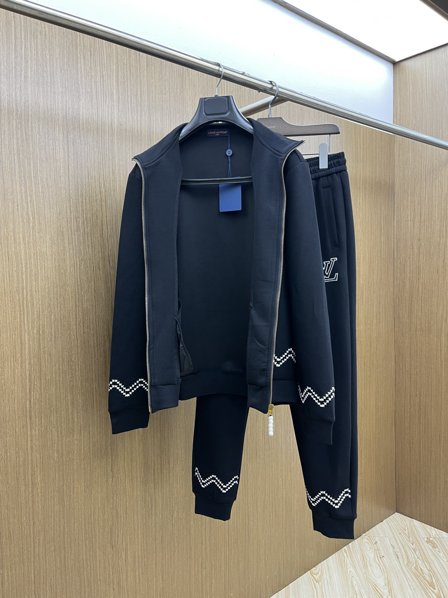 ルイ・ヴィトン「Louis Vuitton」2025秋冬 メンズ スポーツウェア セットアップ