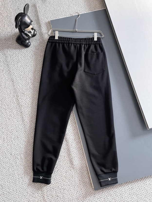 ルイ・ヴィトン「Louis Vuitton」2025秋冬 メンズ スポーツウェア セットアップ