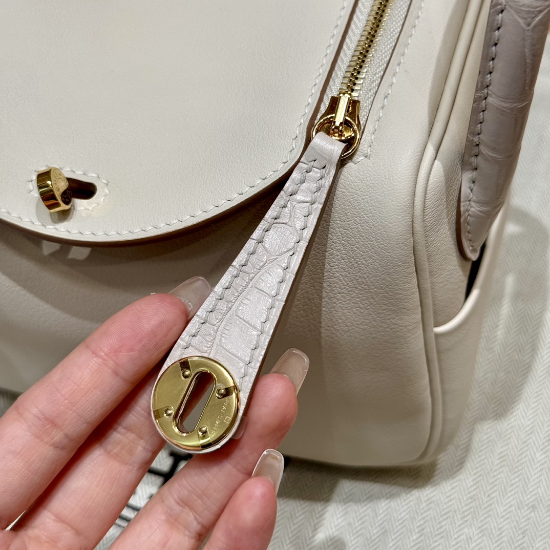 エルメス「Hermès」ミニ リンディ ショルダーバッグ 