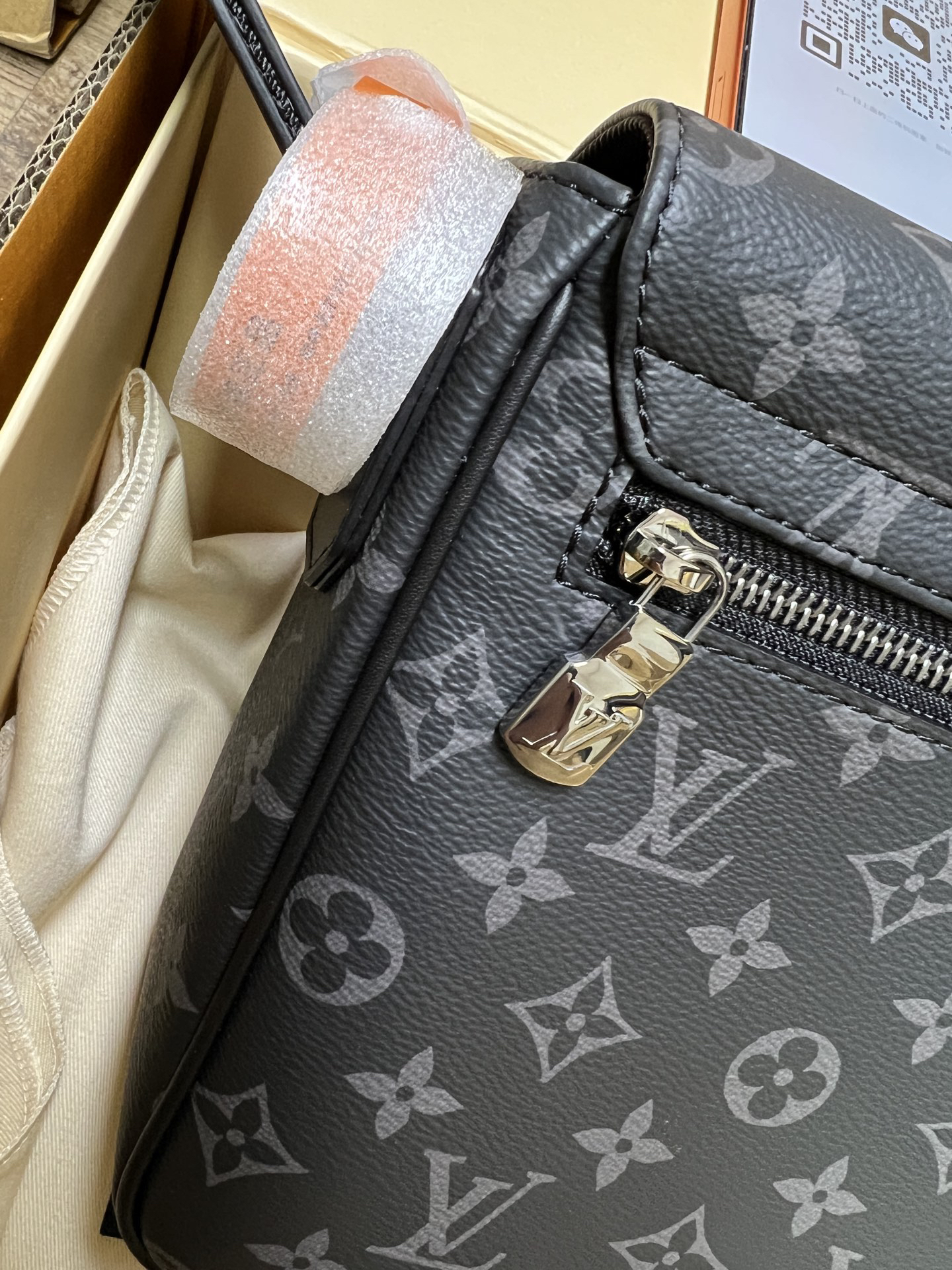 ルイ・ヴィトン「Louis Vuitton」istrict PM メッセンジャーバッグ