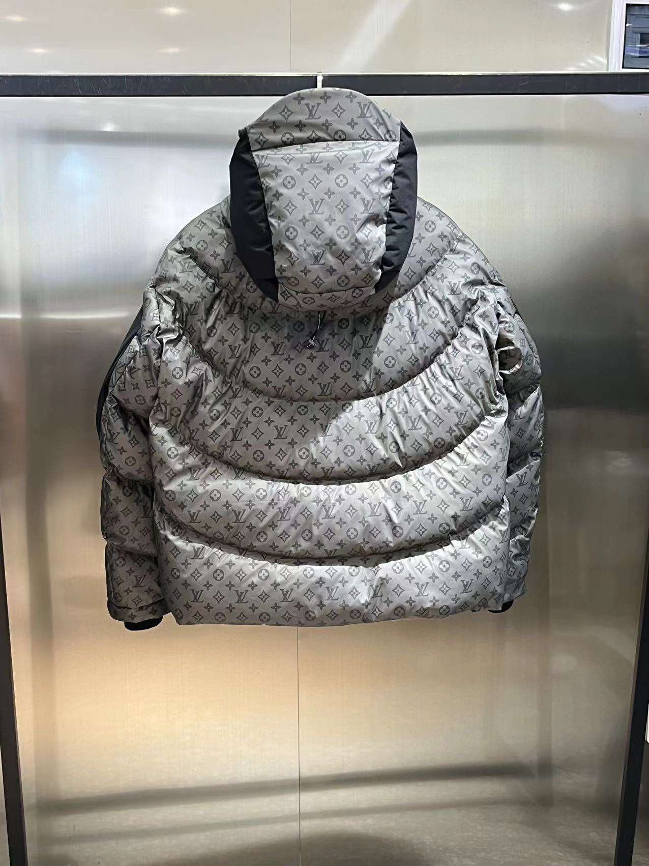 ルイ・ヴィトン「Louis Vuitton」オーバーサイズ ダウン ジャケット