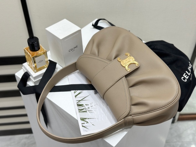 セリーヌ「Celine」Triomphe バゲットバッグ