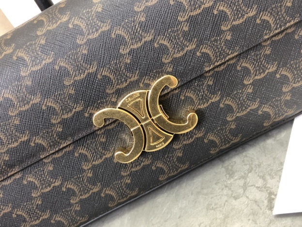 セリーヌ「Celine」チェーンアームホール トリアンフ ウォレット オン チェーン