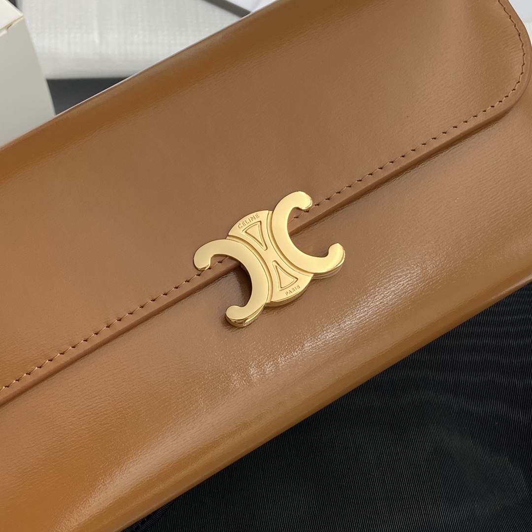 セリーヌ「Celine」Triomphe 財布