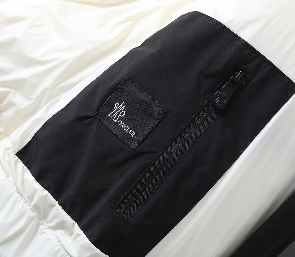 モンクレール「Moncler」Grenoble 2025秋冬ダウンジャケット