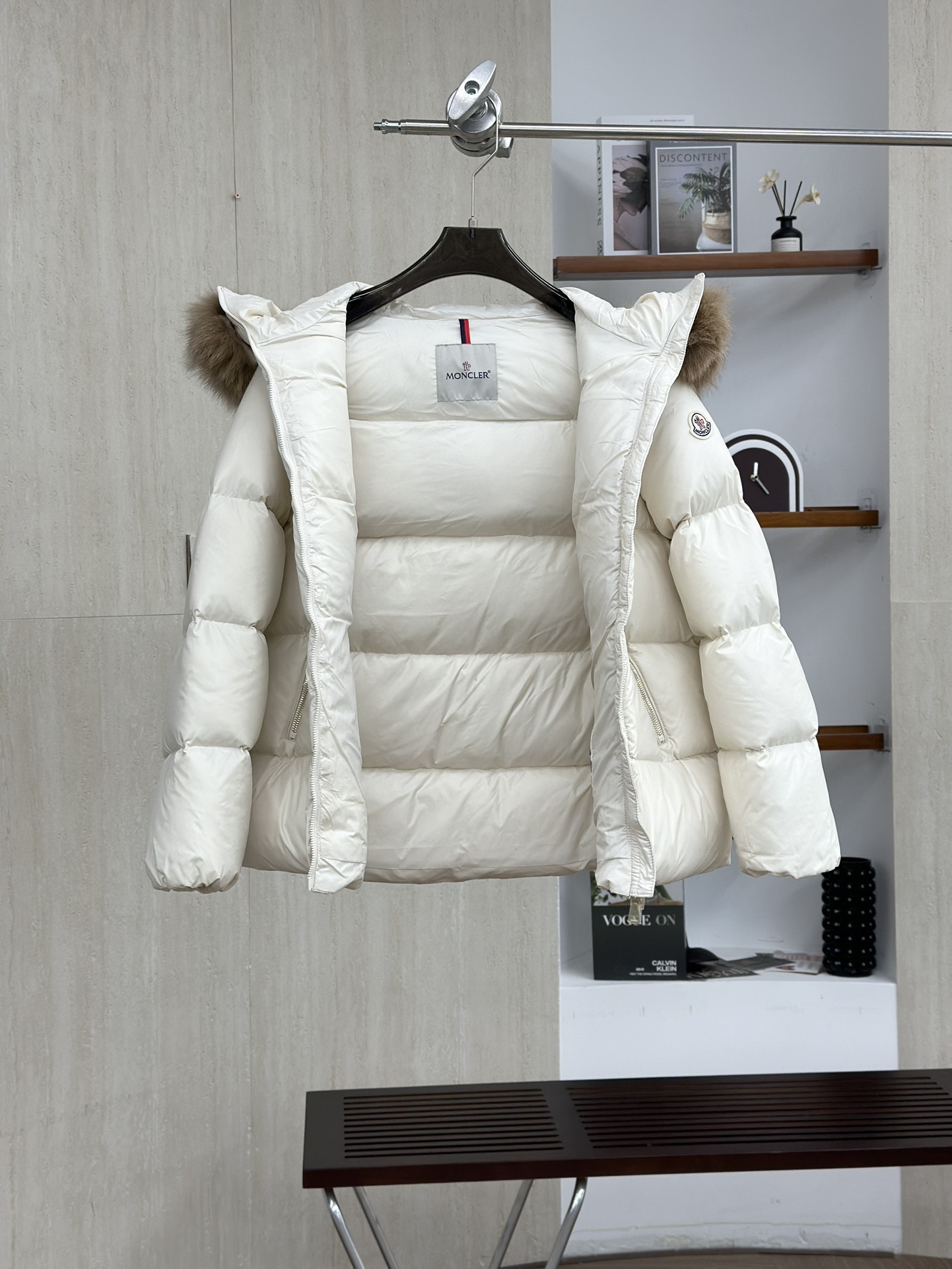 モンクレール「Moncler」Laichefur Aラインフード付きダウンジャケット